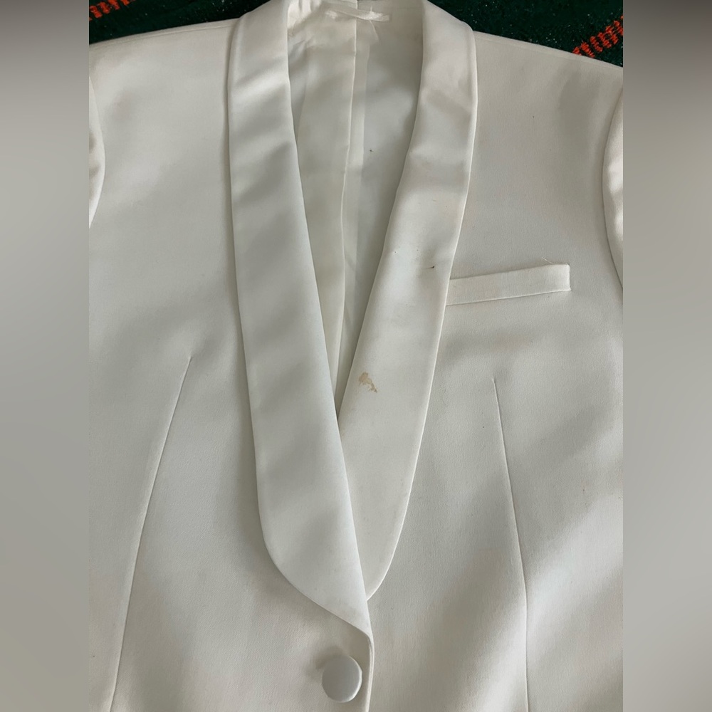 Worn once. slight stain on front (washable).Fits snug on a slim human 👌✨